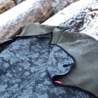 Softshellová outdoorová deka - universální - Khaki maskáč s černým lemem Rozměr mix: 145x200 cm - velká  s popruhem