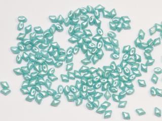 Dvoudírkové korálky Vario 5x3mm, barva perleťová světle zelená Balení: 10 g (cca 120 ks)
