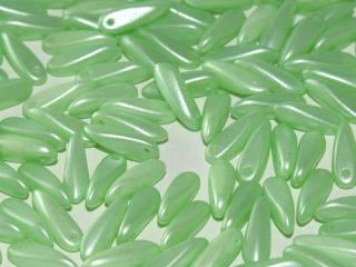 Mačkané korálky jazýčky 3x11mm, barva perleťová zelená Balení: 1 ks