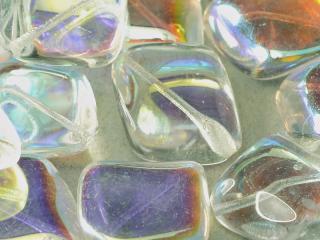 Mačkané korálky kosodelníky 24x20mm, barva crystal s AB Balení: 1 ks