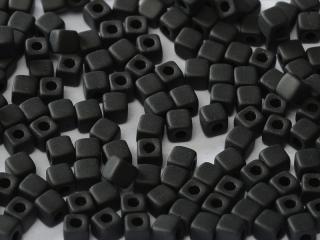 Mačkané korálky kostičky Cube 6x6mm, barva černá mat Balení: 50 g