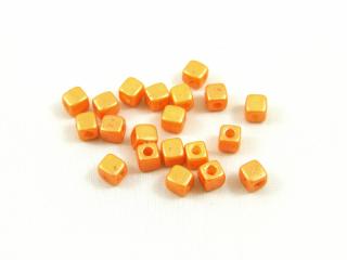 Mačkané korálky kostičky Cube 6x6mm, barva oranžová Balení: 25 g