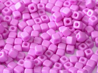 Mačkané korálky kostičky Cube 6x6mm, barva růžovo-fialová Balení: 10 g