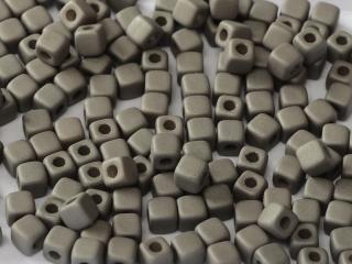 Mačkané korálky kostičky Cube 6x6mm, barva šedá Balení: 10 g