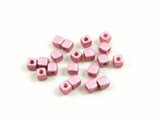 Mačkané korálky kostičky Cube 6x6mm, barva starorůžová Balení: 10 g