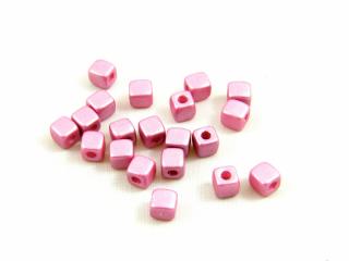 Mačkané korálky kostičky Cube 6x6mm, barva světle růžová Balení: 10 g