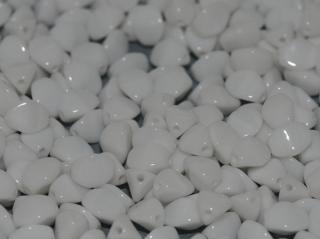 Mačkané korálky pohanka 5mm, barva bílá Balení: cca 100 ks-10 gr