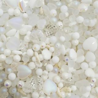 Směs skleněných korálků, barva bílá Balení: 100 g