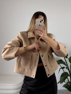 Krátká elegantní bunda Vendy camel Velikost: One size, Barva: Hnědá