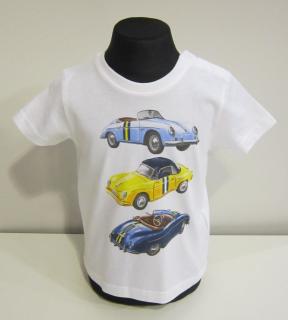 1039/52 Mayoral chlapecké tričko bílé s krátkým rukávem a s obrázkem 3 různých automobilů Barva: Bílá, Velikost: 86/ 18 měsíců, Materiál: 100% bavlna