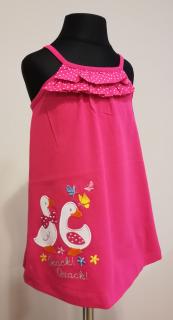 1944/48  Mayoral dívčí růžové bavlněné šaty na úzká ramínka s obrázkem motýlků a husiček Barva: Růžová, Velikost: 80 / 12 měsíců, Materiál: 92% bavlna…