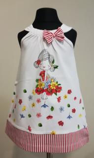 1947/96  Mayoral dívčí letní bíločervené úpletové bavlněné šaty do A s obrázkem panenky s kvítky a s červeným pruhovaným lemem Barva: Červená,…