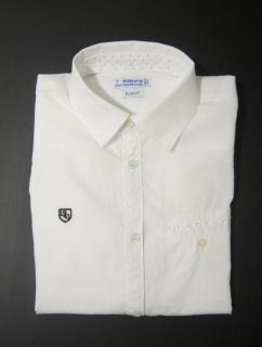 3142/68  Mayoral chlapecká bílá bavlněná košile s dlouhým rukávem a s náprsní kapsičkou a ozdobnou černou légou Barva: Bílá, Velikost: 122, Materiál:…