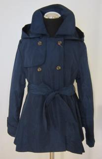 3474/89 Mayoral dívčí přechodový kabát (trenčkot) tmavě modrý s odnímatelnou kapucí Barva: Tmavě modrá, Velikost: 116 / 6 let, Materiál: 100%…