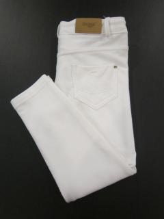 746/83 Mayoral dívčí bílé elastické kalhoty (styl riflí) s kapsami na zadním díle Barva: Bílá, Velikost: 104 / 4 roky, Materiál: 58% bavlna 37%…
