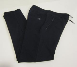 7516/89 Mayoral (NUKUTAVAKE) chlapecké tmavě modré sportovní kalhoty (tepláky) s kapsami Barva: Tmavě modrá, Velikost: 140, Materiál: 56% bavlna 32%…