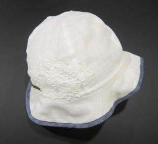 8L Pupill Aurelie dívčí bílý elegantní letní velmi vzdušný klobouček s krajkovou aplikací a riflovým lemem Barva: Bílá, Velikost: 48-50/ cca 1,5 - 3…