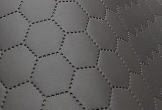 Koženka prošev grafit hexagon kupon 0,5m