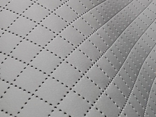 Koženka prošev světle šedý - kostky 2x2cm kupon 0,5m