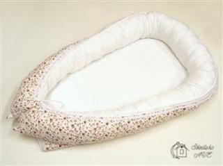 Hnízdečko pro kojence s krajkou - růžové kvítky na bílé