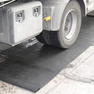 Pojezdová dekontaminační dezinfekční rohož (pás) pro motorová vozidla FLOMA WD-01 - délka 400 cm, šířka 91 cm (Je navržena jako průjezdový pás pro účinnou dezinfekci kol automobilové a manipulační techniky)