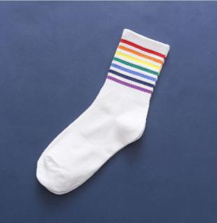 Bílé bavlněné ponožky s duhovými proužky