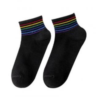 Nízké bavlněné ponožky s duhovými proužky - černé