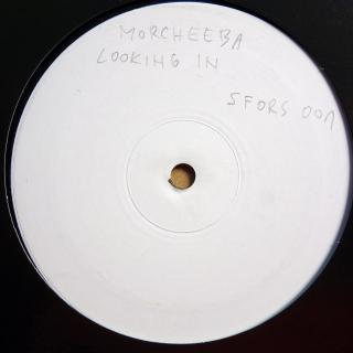 12  Morcheeba ‎– Looking In (Remix) / 4x4 (Deska i obal jsou v pěkném stavu.)