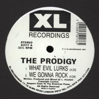 12  The Prodigy ‎– What Evil Lurks (33 ⅓ RPM. Deska je v krásném stavu, pouze několik velmi jemných vlásenek. Perfektní a čistý zvuk. Obal je v bezvadném stavu.)