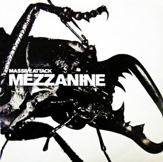 2xLP Massive Attack ‎– Mezzanine (Na deskách pouze velmi jemné vlásenky a dvě malé nečistoty (nebo oděrky) ve výběhové stopě mimo záznam. Obal v dobrém stavu, lehce vytlačený obrys kotouče na čelní straně. Orig. tvrdé vnitřní obaly s potiskem.)