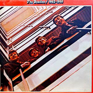 2xLP The Beatles ‎– 1962-1966 (Ve skladbě B5 je drobná oděrka, zde jsou pár otoček slyšet výraznější lupance. Kromě toho obě desky v krásném a lesklém stavu jen s jemnými vlásenkami. Hrají výborně a čistě. Rozevírací obal je lehce obnošený, oděrky na hran