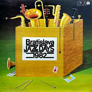 2xLP Various ‎– Bratislava Jazz Days 1982 (Obě desky i rozevírací obal jsou v krásném stavu, jen několik velmi jemných vlásenek. Bezvadný a čistý zvuk i v pasážích mezi skladbami (Kompilace, Czechoslovakia, 1984, Fusion, Big Band, Contemporary Jazz))