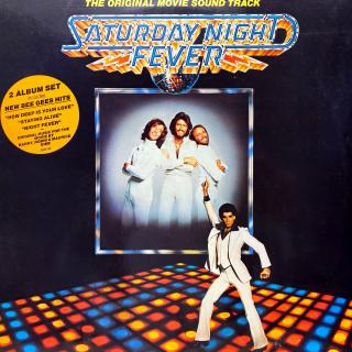 2xLP Various ‎– Saturday Night Fever (The Original Movie Sound Track) (Obě desky jsou v pěkném stavu, jen několik vlásenek. Výborný a čistý zvuk i v pasážích mezi skladbami. Rozevírací obal je v krásném stavu, velmi drobné stopy používání.)
