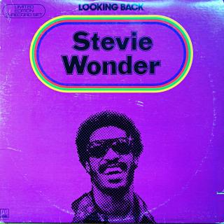 3xLP Stevie Wonder ‎– Looking Back (Desky jsou v pěkném stavu. Rozevírací obal je trochu obnošený.)