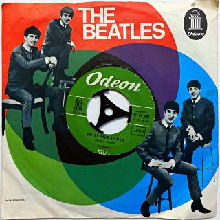 7  The Beatles – Twist And Shout (Deska je mírně ohraná, mnoho jemných vlásenek a drobné povrchové mikro-oděrky. Hraje fajn, stále velmi dobrý a čistý zvuk. Obal je trochu obnošený viz foto.)