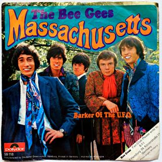 7  The Bee Gees – Massachusetts (Deska jen mírně ohraná, mnoho jemných vlásenek. Hraje fajn, velmi dobrý zvuk, jen občas mírný praskot. Obal je trochu obnošený a pokrčený.)