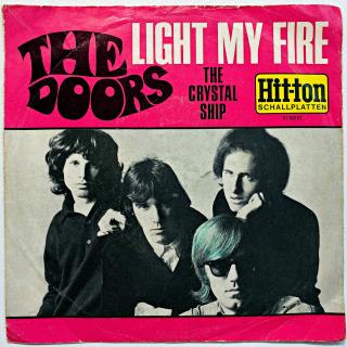 7  The Doors – Light My Fire (Deska je hodně ohraná a lehce prasknutá viz foto s mnoha vlásenkami i oděrkami. Nicméně hraje dobře s mírným praskotem, v tichých pasážích praskot výrazný. Prasklina nejde normálně vidět ani slyšet. Obal trochu obnošený viz f