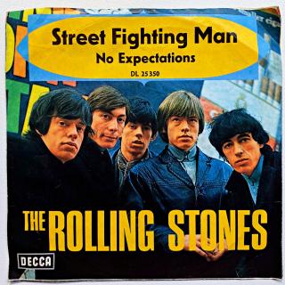 7  The Rolling Stones – Street Fighting Man (Deska je trochu ohraná, mnoho jemných vlásenek a pár povrchových oděrek. Hraje velmi dobře, jen mírný praskot v tichých pasážích. Obal je v dobrém stavu, trochu pokrčený viz foto.)