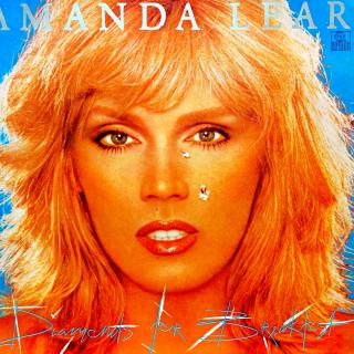 LP Amanda Lear ‎– Diamonds For Breakfast (Deska je lehce ohraná s jemnými vlásenkami. Hraje fajn, výborný zvuk, jen mírný praskot mezi skladbami. Obal ve velmi pěkném a lesklém stavu.)