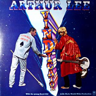 LP Arthur Lee ‎– Vindicator (Japonské vydání včetně insertu (2 strany). Na desce tři opticky výraznější vlásenky a pár otisků. Záznam bez lupanců, pouze jemný praskot v tichých pasážích. Na čelní straně obalu stopa po stržené samolepce a drobné oděrky na 