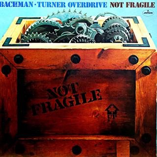 LP Bachman-Turner Overdrive – Not Fragile (Deska je v krásném a lesklém stavu, jen pár ultra-jemných vlásenek pod ostrým světlem. Hraje bezvadně, výborný a čistý zvuk i v pasážích mezi skladbami. Rozevírací obal je v perfektní kondici. Jako nové.)