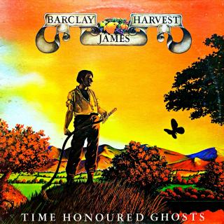 LP Barclay James Harvest – Time Honoured Ghosts (Deska je trochu ohraná s mnoha vlásenkami. Hraje fajn, dobrý zvuk, mírný praskot v tišších pasážích. Obal je mírně obnošený s drobnými nečistotami a proseknutou hranou cca 5 cm.)