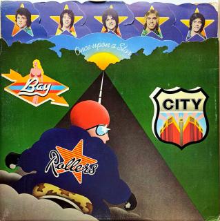 LP Bay City Rollers ‎– Once Upon A Star (Včetně pěti příloh s fotkami. Deska v pěkném stavu, jen lehce ohraná s jemnými vlásenkami. Bezvadný a čistý zvuk. Obal je lehce obnošený.)