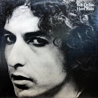 LP Bob Dylan ‎– Hard Rain (Včetně přílohy s texty (4 strany). Deska je v pěkném a lesklém stavu s několika tenkými jemnými oděrkami. Hraje skvěle, výborný a čistý zvuk. Obal je lesklý a v perfektní kondici.)