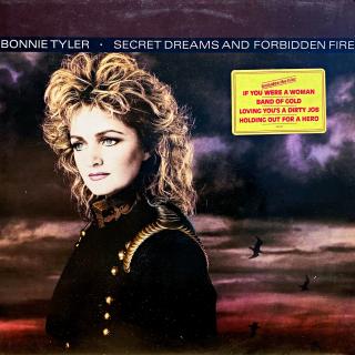 LP Bonnie Tyler – Secret Dreams And Forbidden Fire (čtěte popis) (Na desce je výrazná oděrka. Konec skladby B2 a cca první minutu skladby B3 jsou slyšet výrazné lupance. Kromě toho hraje velmi dobře. Obal je v krásném stavu.)