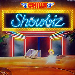 LP Chilly ‎– Showbiz (Deska i obal jsou v krásném stavu. Pouze několik ultra-jemných vlásenek pod ostrým světlem a obal má pár drobných jemných oděrek na hranách. Včetně orig. vnitřního obalu s texty.)