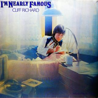 LP Cliff Richard ‎– I'm Nearly Famous (Deska je v pěkném stavu s jemnými vlásenkami. Obal v perfektní kondici.)