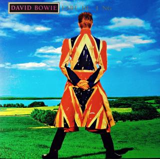 LP David Bowie ‎– Earthling (Deska je trochu ohraná, hodně jemných vlásenek a drobných oděrek. Slyšitelný praskot v tichých pasážích. Rozevírací obal je ve velmi dobrém stavu. Cat.No: MOVLP815 Vzácný kousek!)