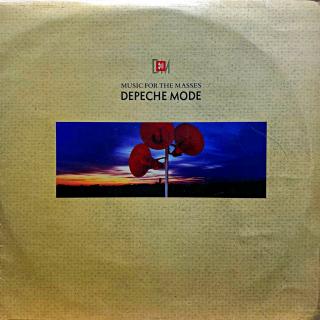 LP Depeche Mode ‎– Music For The Masses (čtěte popis) (Deska v horším stavu, hodně ohraná. Je posetá vlásenkami i povrchovými oděrkami. Hraje dobře s mírným praskotem v záznamu, v tichých pasážích s praskotem výrazným. Obal jen lehce obnošený. Lep. pásku 