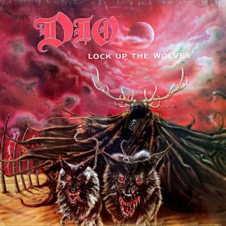 LP Dio – Lock Up The Wolves (Deska je v krásném a lesklém stavu, jen pár ultra-jemných vlásenek pod ostrým světlem. Hraje výborně, bezvadný a čistý zvuk. Obal je taky téměř v perfektní kondici, pouze drobné jemné oděrky na hranách.)